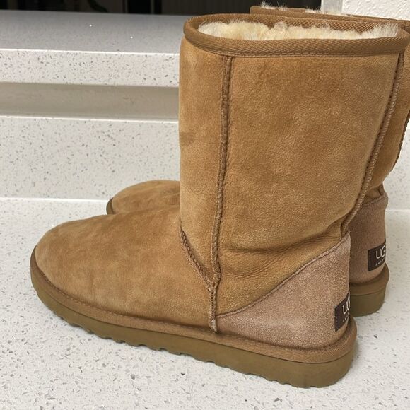 UGG woman’s Classic Short II boot | chestnut | size 9 - Picture 5 of 12